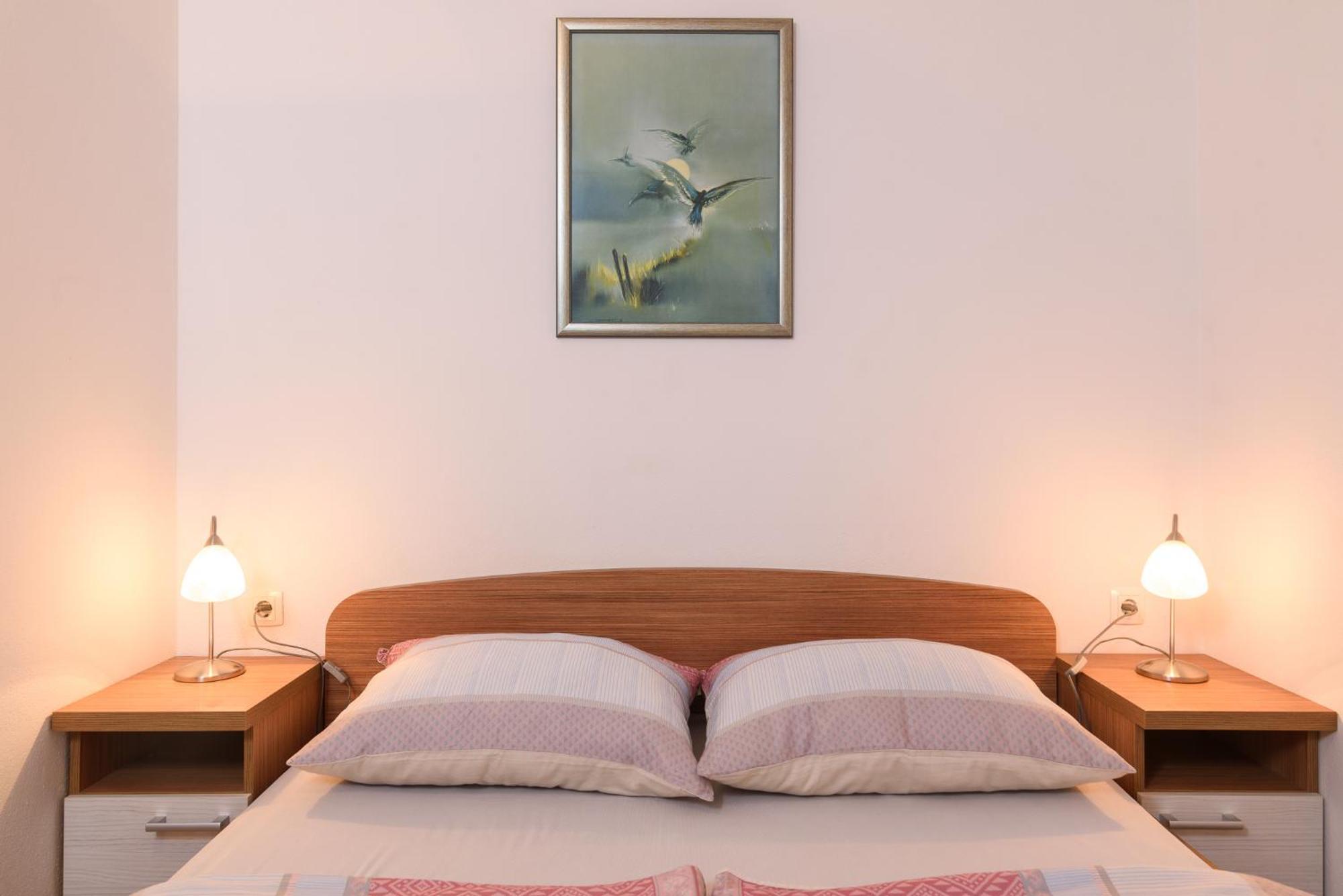 Apartman Karic โตรกีร์ ภายนอก รูปภาพ