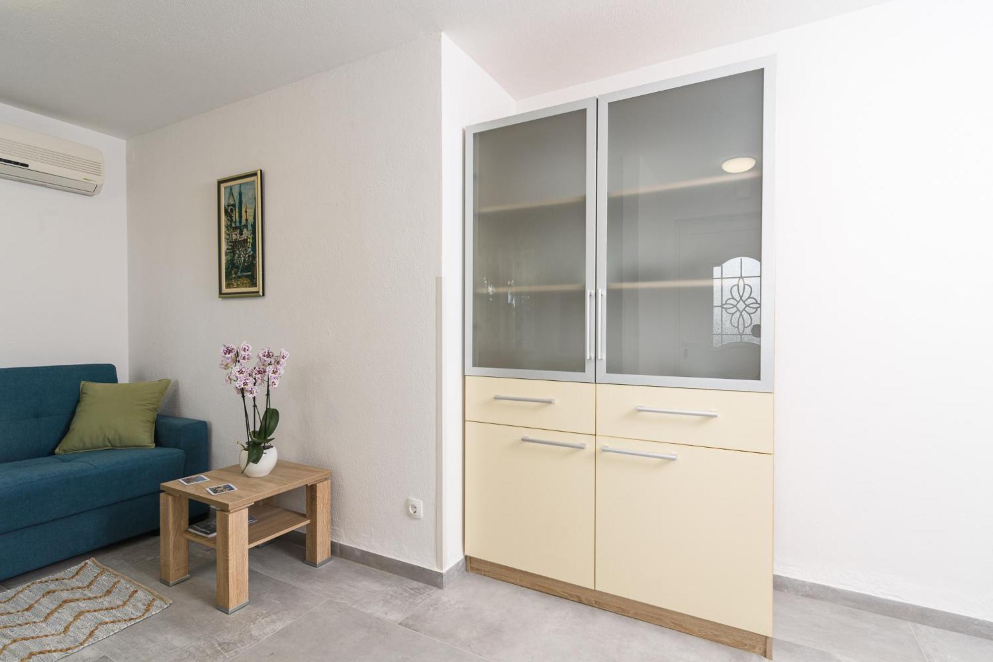 Apartman Karic โตรกีร์ ภายนอก รูปภาพ
