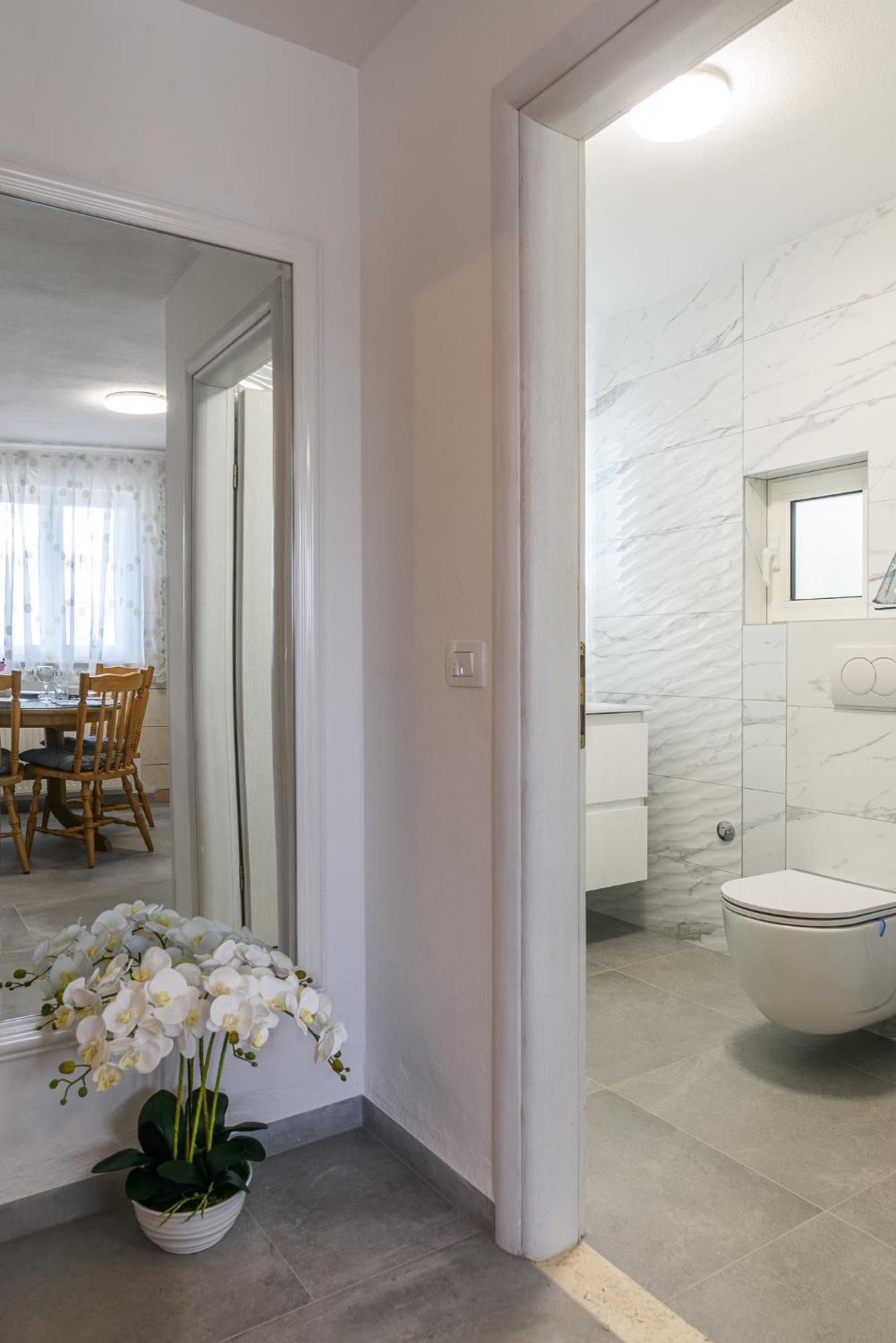 Apartman Karic โตรกีร์ ภายนอก รูปภาพ