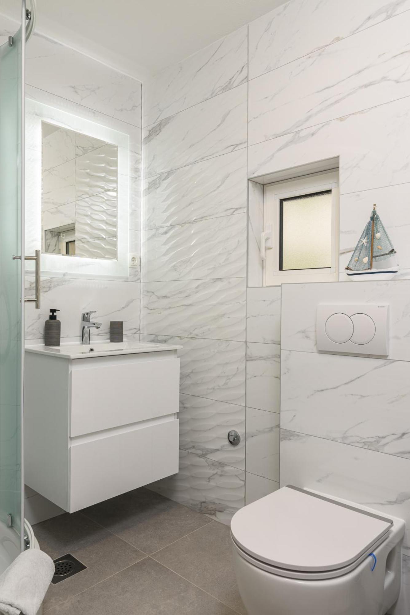 Apartman Karic โตรกีร์ ภายนอก รูปภาพ