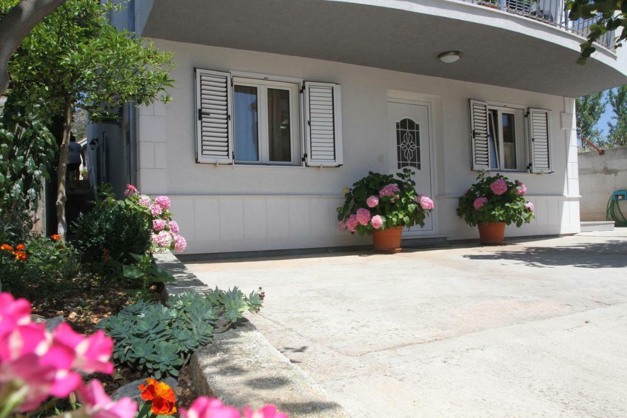Apartman Karic โตรกีร์ ภายนอก รูปภาพ