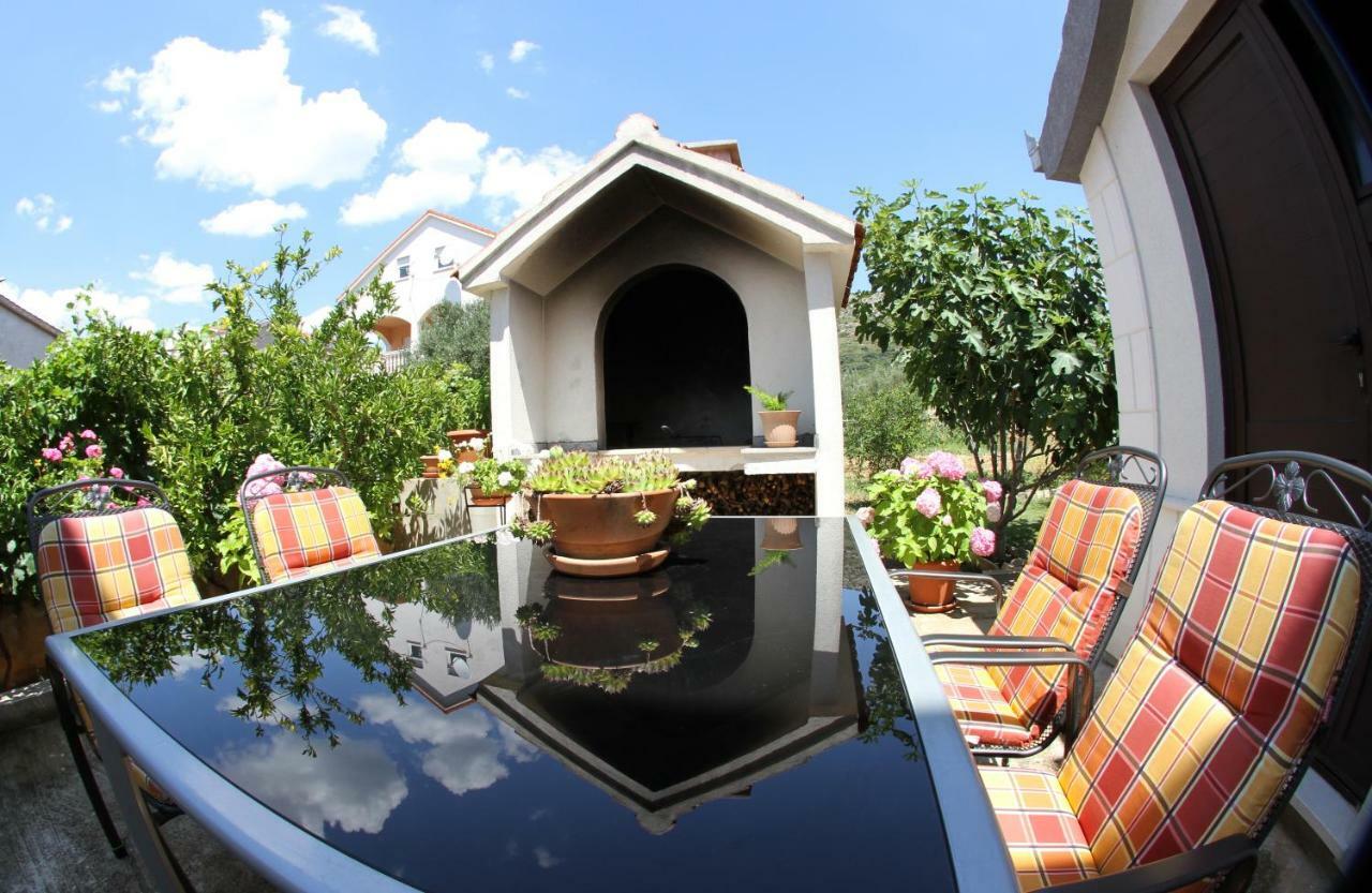 Apartman Karic โตรกีร์ ภายนอก รูปภาพ
